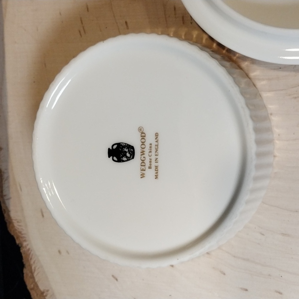 Wedgewood Kutani Crane Bone China Trinket Box - Picture 5 of 8